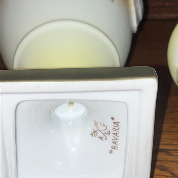 Beautiful antique vase and candle holders - Picture 4 of 9